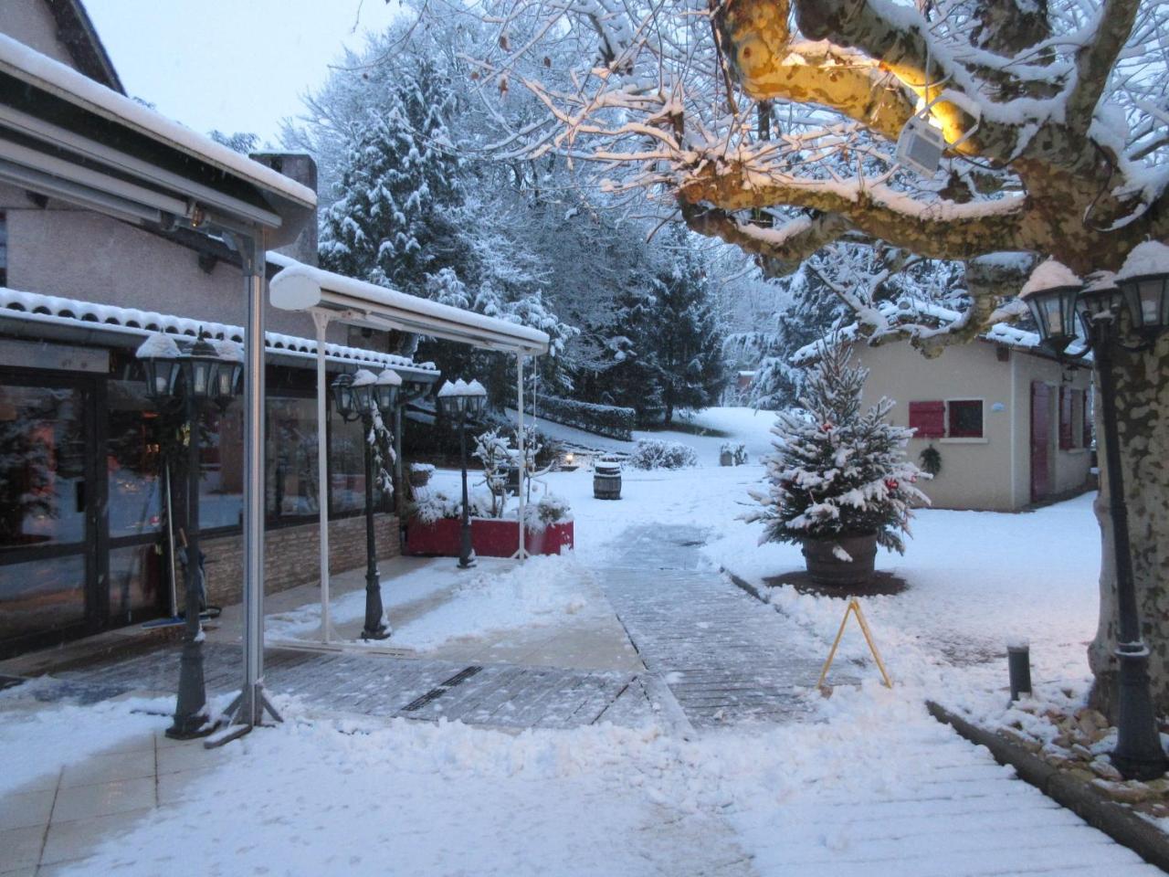 Hotel Restaurant Le Moulin De Saint Verand Exterior foto